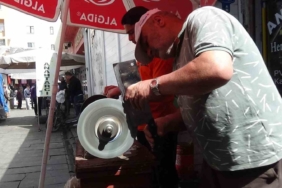karsta-kurbanlar-icin-bicaklar-usta-ellerde-bileniyor-62CAkjCp.jpg
