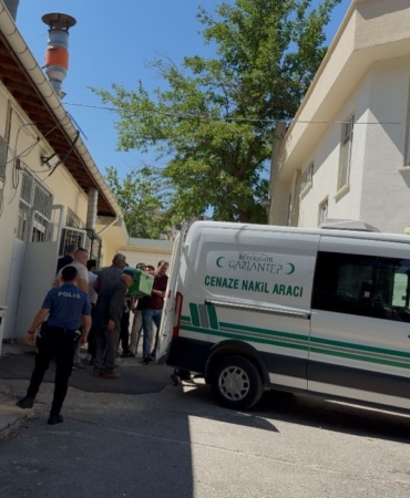 kaza-sonucu-hayatini-kaybeden-paramedik-anne-ve-iki-cocugunun-aci-hikayesi-yakinlarina-ulastirildi-vRFFxxrl.jpg