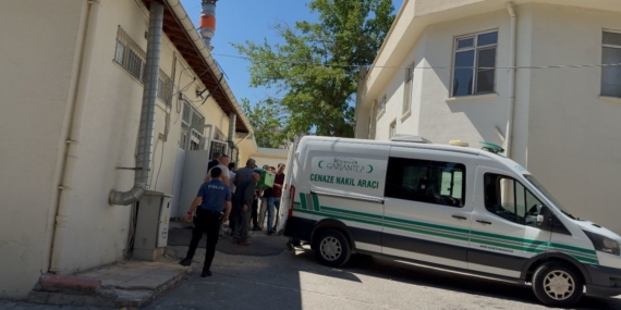 Kaza Sonucu Hayatını Kaybeden Paramedik Anne ve İki Çocuğunun Acı Hikayesi Yakınlarına Ulaştırıldı Kaza Sonucu Hayatını Kaybeden Paramedik Anne ve İki Çocuğunun Acı Hikayesi Yakınlarına Ulaştırıldı