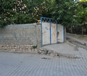 kendisine-ve-cocuklarina-bicakla-zarar-veren-sok-olay-Yf9V78b1.jpg