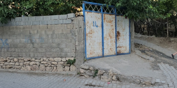 Kendisine ve Çocuklarına Bıçakla Zarar Veren Şok Olay