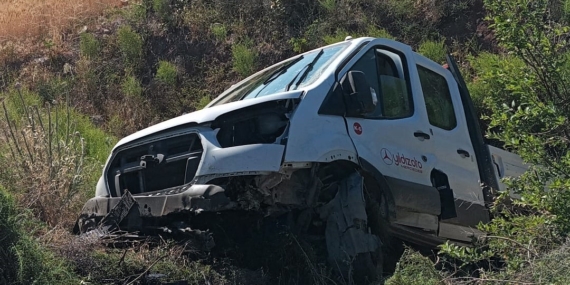 Malatya-Sivas Yolunda Kontrolden Çıkan Kamyonet: 2 Yaralı Malatya-Sivas Yolunda Kontrolden Çıkan Kamyonet: 2 Yaralı
