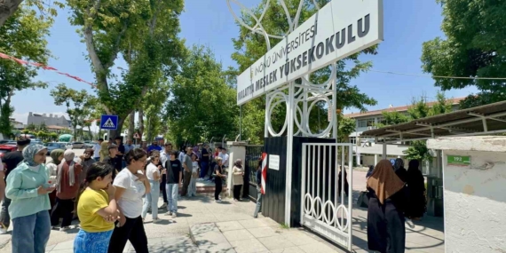 Malatya'da AYT Yarışması Sonunda Büyük Heyecan Yaşandı Malatya’da AYT Yarışması Sonunda Büyük Heyecan Yaşandı