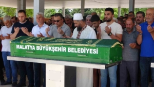 malatyada-denizde-bogulan-baba-ogulun-aci-tabutu-OA2zmPt9.jpg