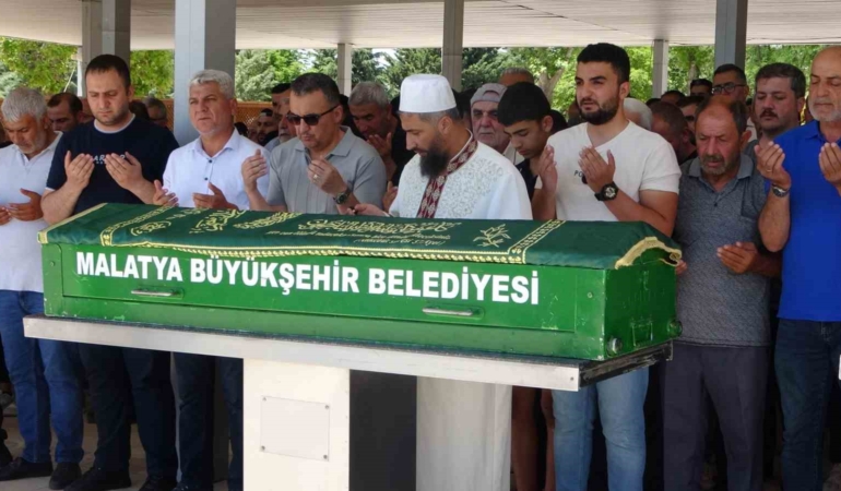 malatyada-denizde-bogulan-baba-ogulun-aci-tabutu-OA2zmPt9.jpg