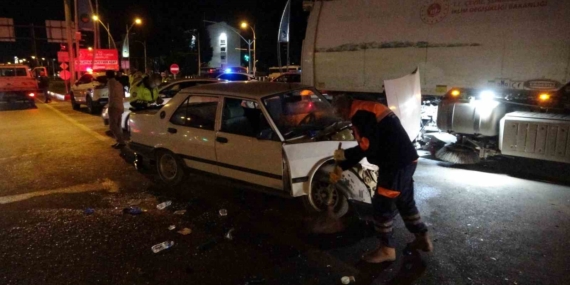 Malatya'da İki Araç Çarpıştı: Savaş Alanına Dönüşen Kaza Sonucu 4 Yaralı! Malatya’da İki Araç Çarpıştı: Savaş Alanına Dönüşen Kaza Sonucu 4 Yaralı!