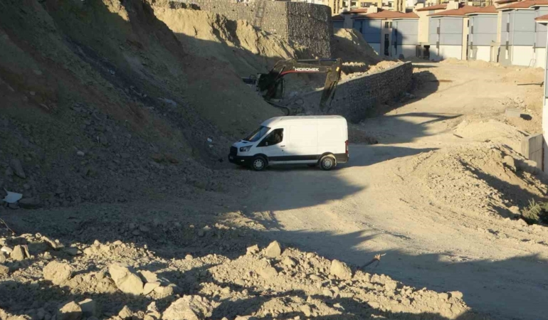 malatyada-insaat-alaninda-tarihi-bir-top-mermisi-kesfedildi-aFmwLbLK.jpg