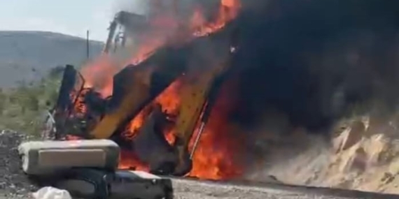 Malatya'da İş Makinesi Alev Alev Yandı: Olayın Detayları ve Son Durum Malatya’da İş Makinesi Alev Alev Yandı: Olayın Detayları ve Son Durum