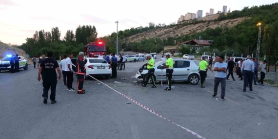 Malatya'da Kafa Kafaya Çarpışan İki Araç: 11 Yaralı Malatya’da Kafa Kafaya Çarpışan İki Araç: 11 Yaralı