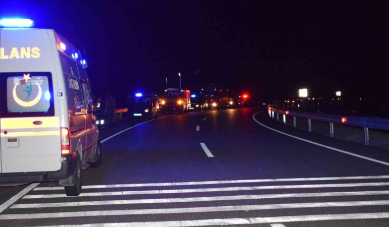 malatyada-kontrolden-cikan-minibus-devrildi-4-kisi-yaralandi-BHlisdYW.jpg