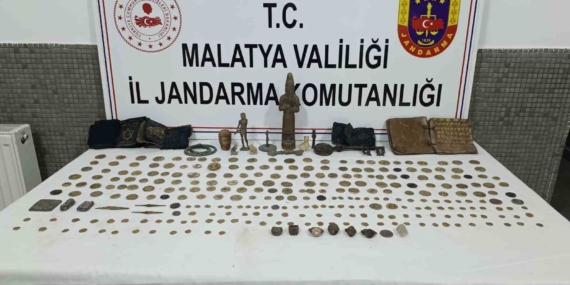 Malatya'da Tarihi Eser Kaçakçılarına Yönelik Büyük Operasyon: 2 Kişi Gözaltında Malatya’da Tarihi Eser Kaçakçılarına Yönelik Büyük Operasyon: 2 Kişi Gözaltında