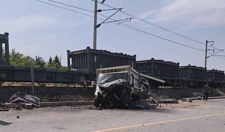 malatyada-yuk-treni-kamyonete-carpti-olayin-ayrintilari-lpmsCDs2.jpg