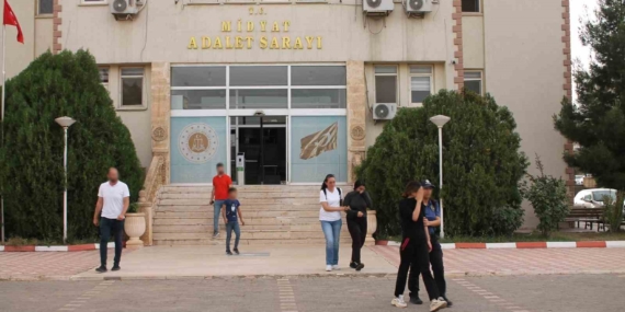 Mardin'de Kız Kardeşlerin Altın Hırsızlığı: Servet Değerinde Çalıntılarla Yakalandılar Mardin’de Kız Kardeşlerin Altın Hırsızlığı: Servet Değerinde Çalıntılarla Yakalandılar