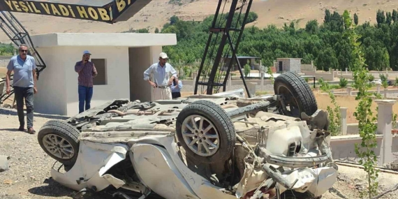 Mardin'de Kontrolden Çıkan Araç Şarampole Uçtu: 1 Kişi Hayatını Kaybetti, 1 Yaralı Mardin’de Kontrolden Çıkan Araç Şarampole Uçtu: 1 Kişi Hayatını Kaybetti, 1 Yaralı