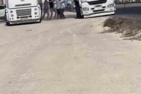 mardinde-soforlerin-ayakkabili-tekerlekli-yolda-kavgasi-eglenceli-bir-mucadele-Ajr5UpDf.jpg