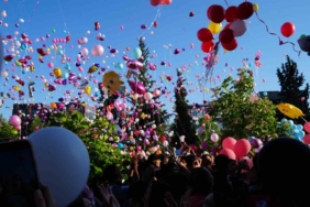 minik-elif-azra-icin-gokyuzune-birakilan-binlerce-renkli-balon-pgIdrGp8.jpg