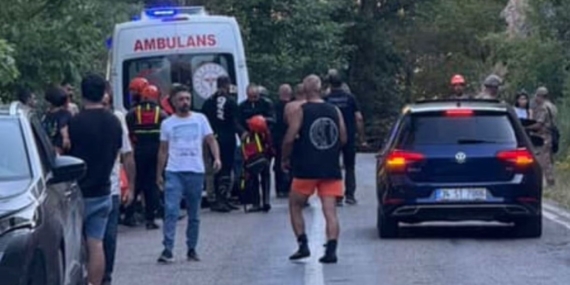 Munzur Çayı'nda Düşen Genç Kız, Kalp Masajıyla Hayata Döndü Munzur Çayı’nda Düşen Genç Kız, Kalp Masajıyla Hayata Döndü