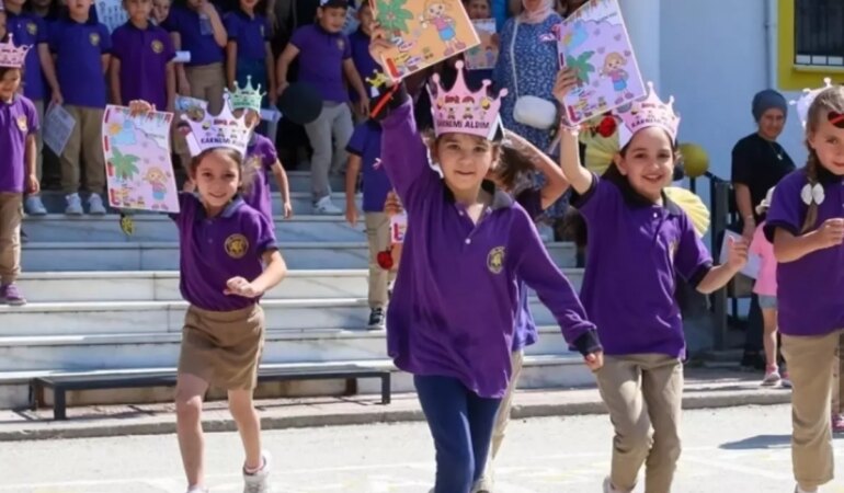 okullarda-serbest-kiyafet-uygulamasi-sona-eriyor-1hMhRai3.jpg