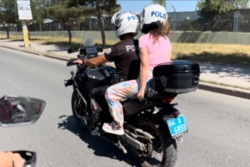 polis-hizla-mudahale-etti-ogrenciler-sinavi-zamaninda-gecti-ApydtVjp.jpg