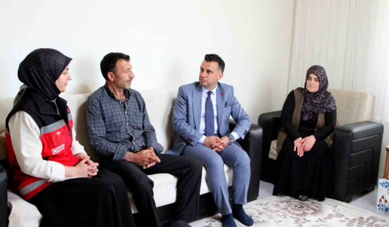 sehit-babalar-ve-gazilere-ozel-babalar-gunu-anisi-JdAVz9RM.jpg