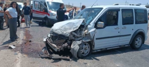 siirtte-iki-hafif-ticari-arac-carpisti-dort-kisi-yaralandi-p61Xwzg6.jpg