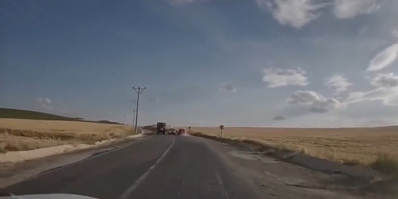 Tehlikeli Sollama: Sürücünün Yürekleri Ağızlara Getiren Anları