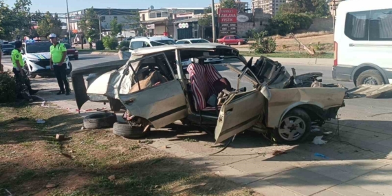 Tofaş'ın Karşı Şeride Savrulması Zincirleme Kazaya Yol Açtı: 1 Ağır, 10 Yaralı! Tofaş’ın Karşı Şeride Savrulması Zincirleme Kazaya Yol Açtı: 1 Ağır, 10 Yaralı!