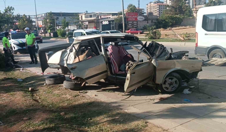 tofasin-karsi-seride-savrulmasi-zincirleme-kazaya-yol-acti-1-agir-10-yarali-RUKYQs8z.jpg