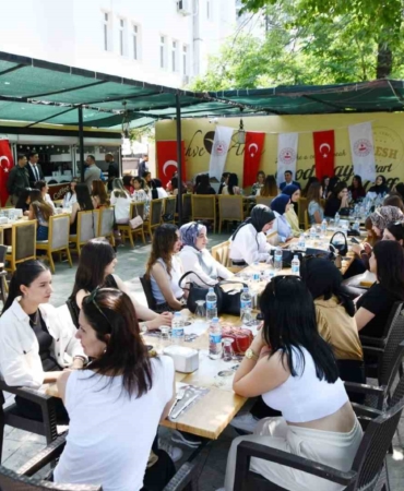 tunceli-valisi-aygol-memleketine-gidemeyen-universitelilere-bayramda-ozel-bir-jest-yapti-c7cecBMw.jpg