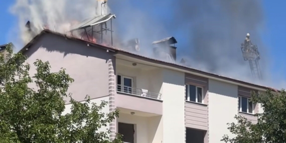 Tunceli'de Çatı Yangını Panic Yaratmadan Kontrol Altına Alındı Tunceli’de Çatı Yangını Panic Yaratmadan Kontrol Altına Alındı