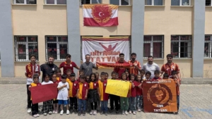 ultraslandan-tatvandaki-minik-taraftarlara-ozel-forma-hediye-TKhLyBNS.jpg