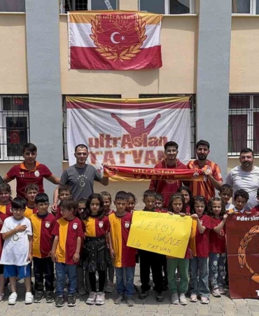 ultraslandan-tatvandaki-minik-taraftarlara-ozel-forma-hediye-TKhLyBNS.jpg
