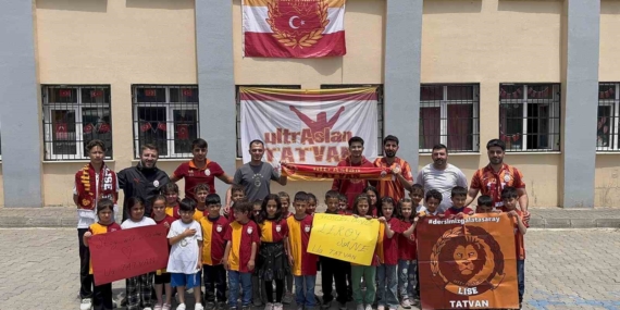 Ultraslan'dan Tatvan'daki Minik Taraftarlara Özel Forma Hediye! Ultraslan’dan Tatvan’daki Minik Taraftarlara Özel Forma Hediye!