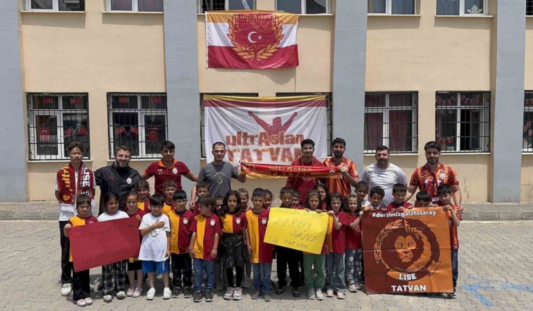 ultraslandan-tatvandaki-minik-taraftarlara-ozel-forma-hediye-TKhLyBNS.jpg