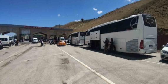 Umman, İran'daki Vatandaşlarını Tahliye Etme Sürecini Başlattı Umman, İran’daki Vatandaşlarını Tahliye Etme Sürecini Başlattı