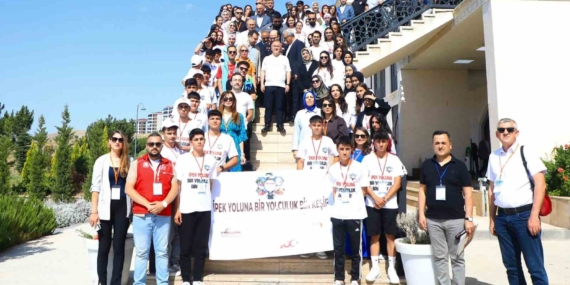 Vali Hatipoğlu, Öğrencilerle Keyifli Bir Buluşma Gerçekleştirdi Vali Hatipoğlu, Öğrencilerle Keyifli Bir Buluşma Gerçekleştirdi