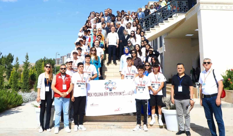 vali-hatipoglu-ogrencilerle-keyifli-bir-bulusma-gerceklestirdi-1j2gBOrI.jpg