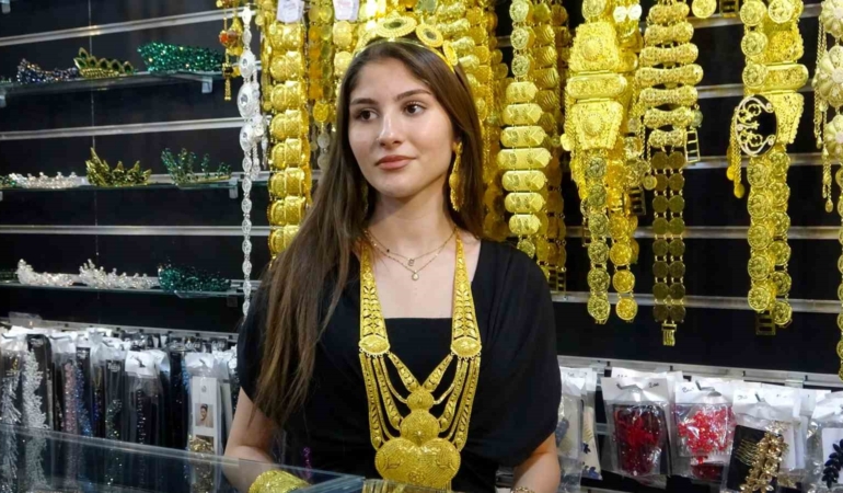 vanda-dugunlerin-yeni-trendi-essiz-imitasyon-takilar-4IMD39zC.jpg