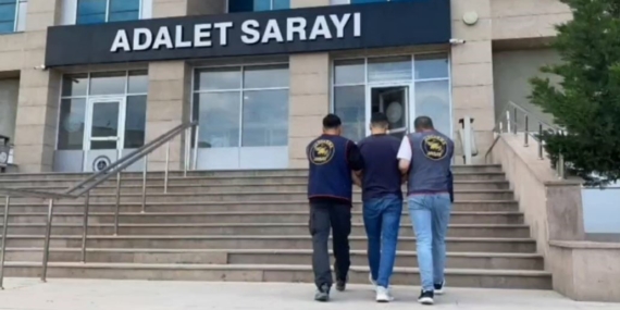 Van'da Farklı Suçlardan Aranan 11 Kişi Yakalandı ve Tutuklandı Van’da Farklı Suçlardan Aranan 11 Kişi Yakalandı ve Tutuklandı