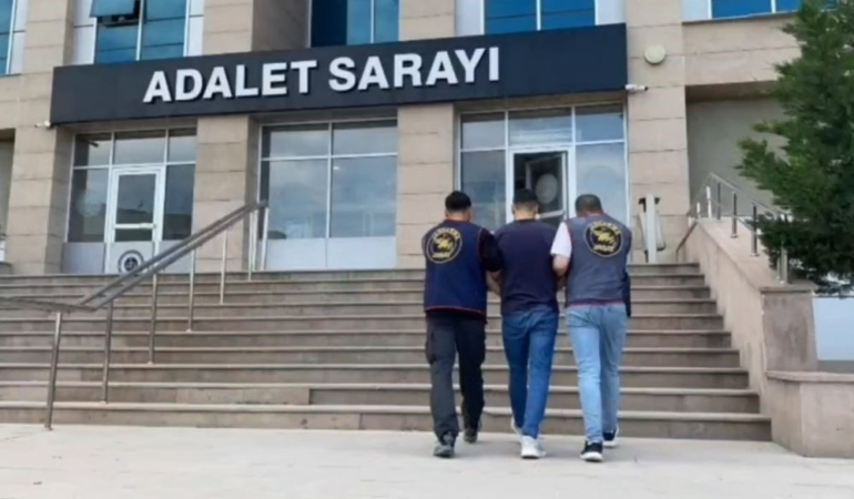 vanda-farkli-suclardan-aranan-11-kisi-yakalandi-ve-tutuklandi-r148frYq.jpg