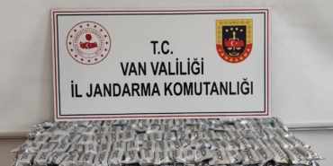 vanda-kacak-sigara-operasyonu-yuzlerce-paket-ele-gecirildi-QdMnTT4t.jpg