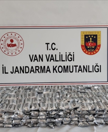 vanda-kacak-sigara-operasyonu-yuzlerce-paket-ele-gecirildi-QdMnTT4t.jpg