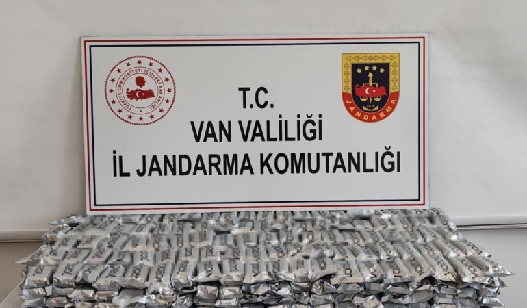 vanda-kacak-sigara-operasyonu-yuzlerce-paket-ele-gecirildi-QdMnTT4t.jpg