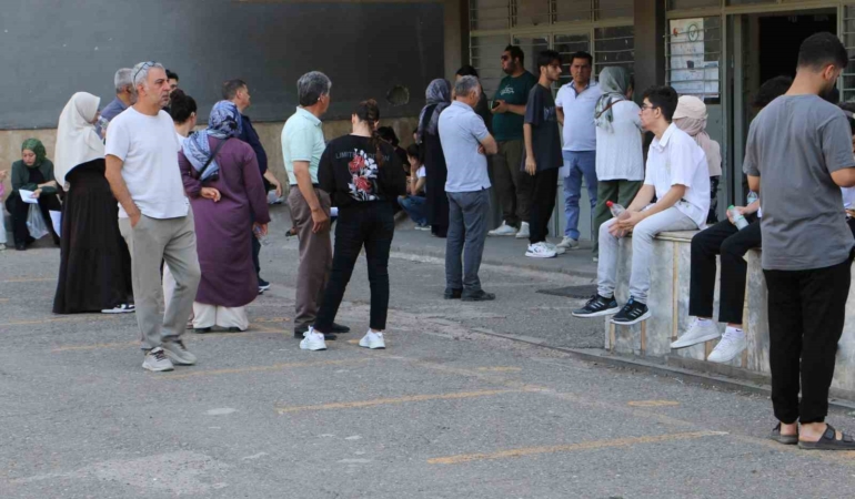 yks-maratonu-ilk-adim-tyt-ile-atildi-p431KBPB.jpg