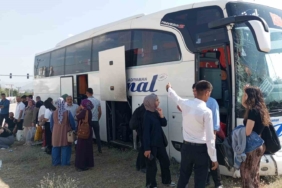 yolcu-otobusu-ve-kamyonetin-korkunc-carpismasi-1-yarali-UpCXHcDO.jpg