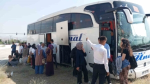 yolcu-otobusu-ve-kamyonetin-korkunc-carpismasi-1-yarali-UpCXHcDO.jpg