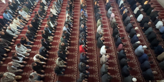 Yüksekova'da Bayram Namazı: Cami Dolu, Coşku Yüksek! Yüksekova’da Bayram Namazı: Cami Dolu, Coşku Yüksek!
