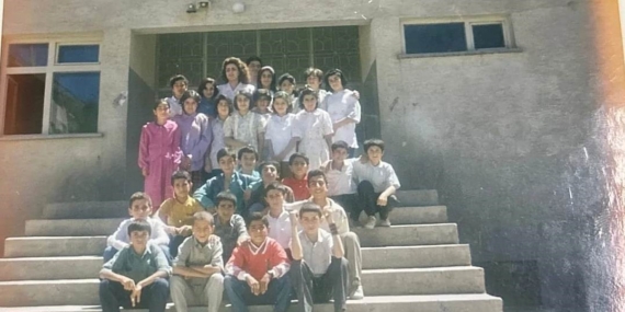 32 Yıl Sonra Yeniden Buluşma: Geçmişin İzlerinde 32 Yıl Sonra Yeniden Buluşma: Geçmişin İzlerinde