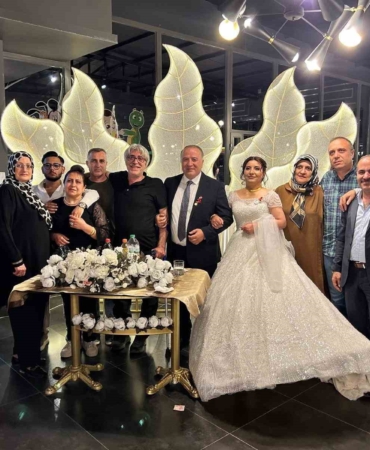 34-yil-sonra-bulusan-liseli-arkadaslarin-dugun-hikayesi-lWlxBa37.jpg