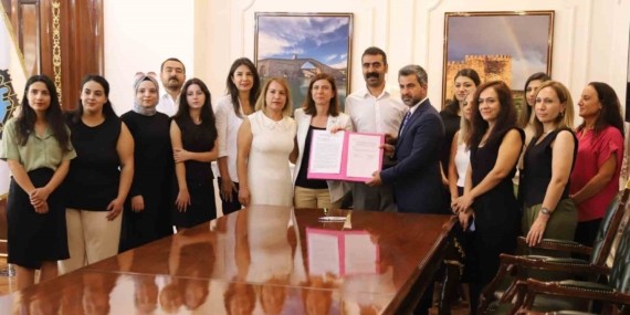 733 Kadın İçin Adli Yardım Başvurusu: Adalet Arayışında Yeni Bir Adım 733 Kadın İçin Adli Yardım Başvurusu: Adalet Arayışında Yeni Bir Adım